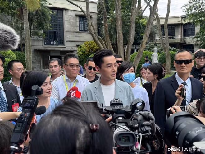 笑翻全場!胡歌在台灣喊話:「有好劇本要找我,我便宜又好用」