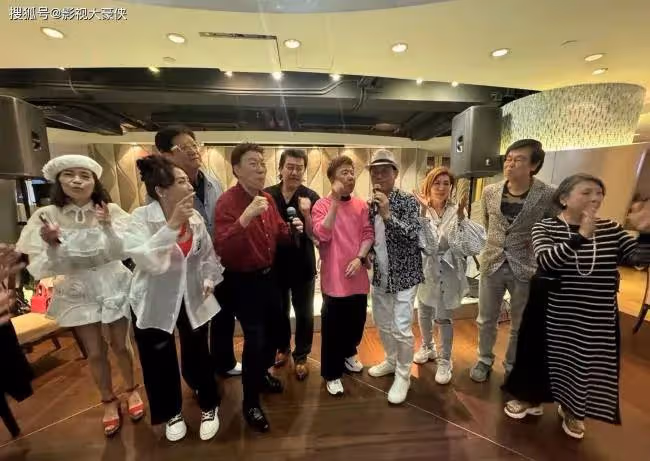 90年代性感女星58歲生日，大曬元祖級「飛彈」 身材，群星到場祝賀