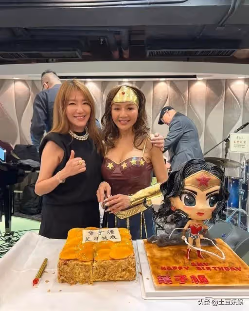 90年代性感女星58歲生日，大曬元祖級「飛彈」 身材，群星到場祝賀