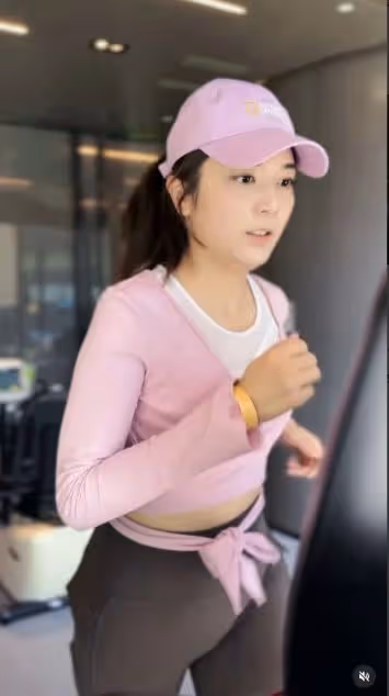 TVB視帝太太身材肥腫被質疑懷二胎,瘋狂做運動健身,稱不想再被說懷孕