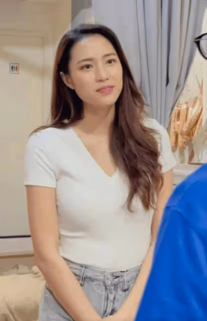 27歲TVB小花近照曝光!長腿加甜美笑容!獲網民大讚:很治癒