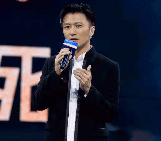 謝霆鋒談及兒子罕見落淚：承認家庭孩子雙失敗，心酸歷程讓人感慨！
