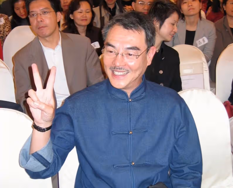 TVB知名老戲骨顏國梁設靈,患細胞癌離世,好友梁思浩淚灑現場