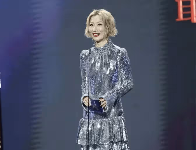 演唱會告急!鄭秀文經紀人中風進ICU,兩人合作24年,感情深厚