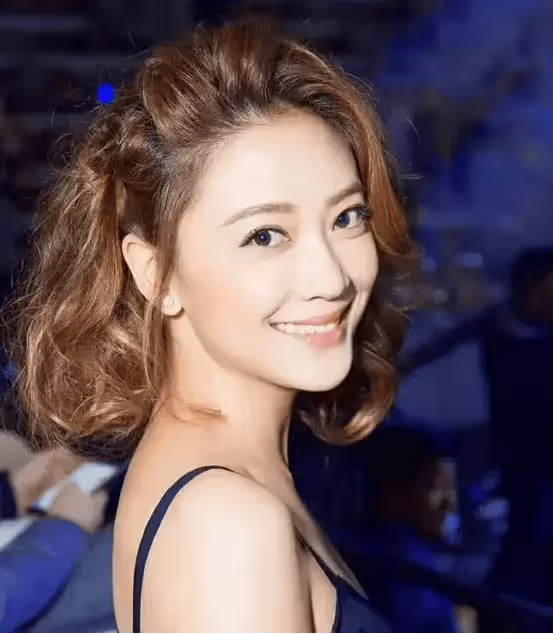妻圈頂流應采兒,視頻意外走紅,小兒子出鏡被問是男孩還是女孩
