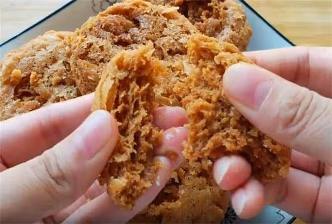 不用烤箱,不發麵,教你做15分鐘就能出鍋的小酥餅,咬一口直掉渣