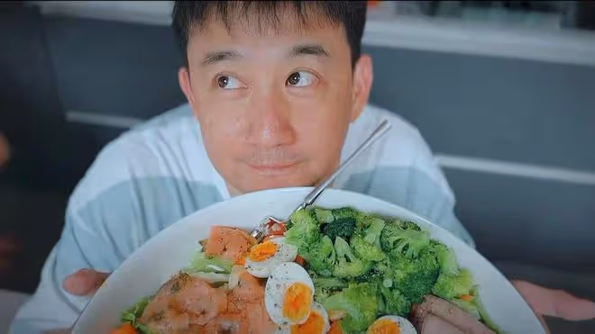 孫莉曬一家五口,三個兒女個個出眾養眼,黃磊發福明顯胖出雙下巴