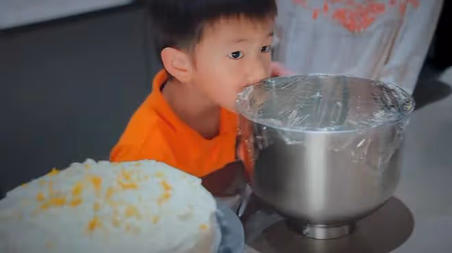 孫莉曬一家五口,三個兒女個個出眾養眼,黃磊發福明顯胖出雙下巴