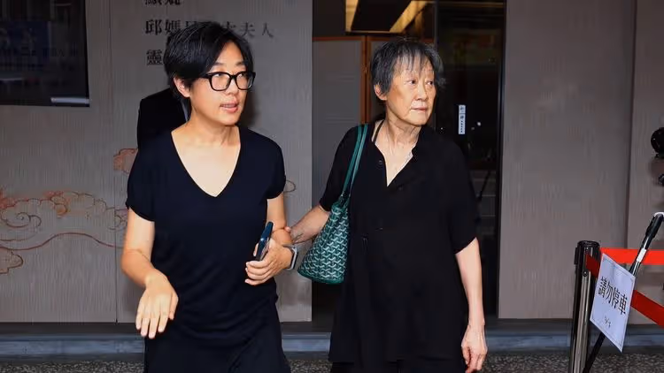 寬姐母喪｜王牌經紀人陳家瑛一身黑　靈堂低調致哀
