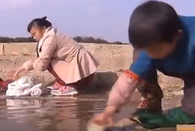 回顧:父親去世不到半月,母親改嫁兩姐姐被收養,留幼子無人過問