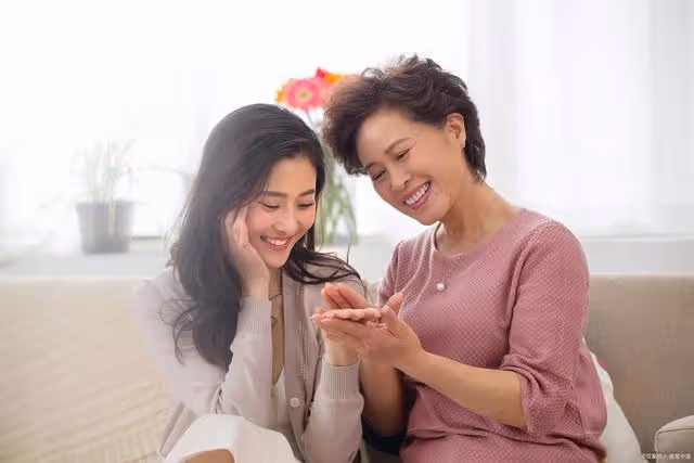 離婚3年,前婆婆朋友圈「今年終於抱孫子了」,我從可恨變成可憐