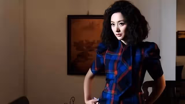妻子帶男閨蜜回家,我發現床底有男人襪子,妻子含淚解釋,我懂了