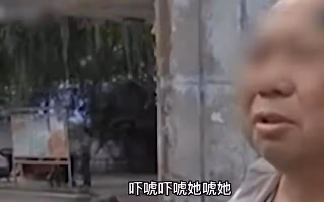 回顧六旬老漢打兒媳,麻繩勒脖子,頭往馬桶里按,兒子原樣打回去