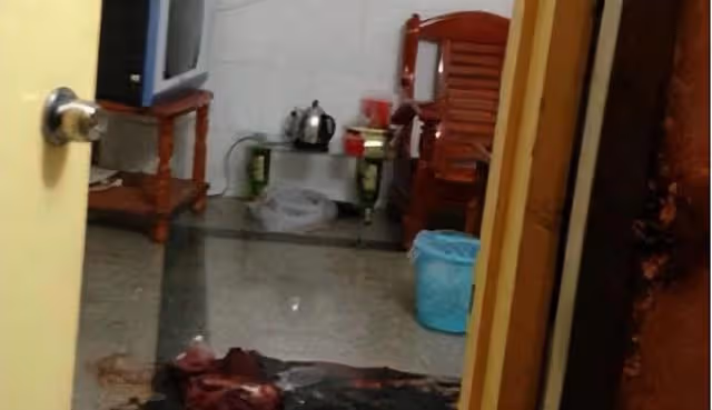 回顧六旬老漢打兒媳,麻繩勒脖子,頭往馬桶里按,兒子原樣打回去
