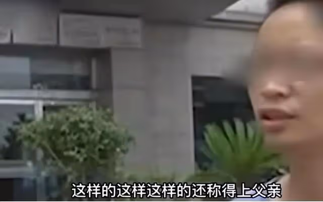 回顧六旬老漢打兒媳,麻繩勒脖子,頭往馬桶里按,兒子原樣打回去