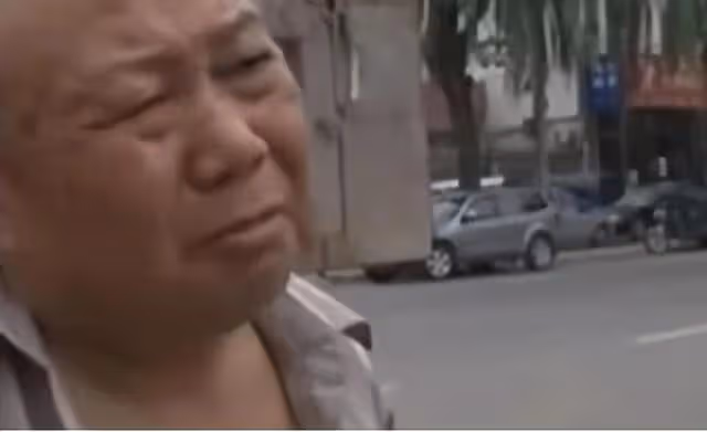 回顧六旬老漢打兒媳,麻繩勒脖子,頭往馬桶里按,兒子原樣打回去