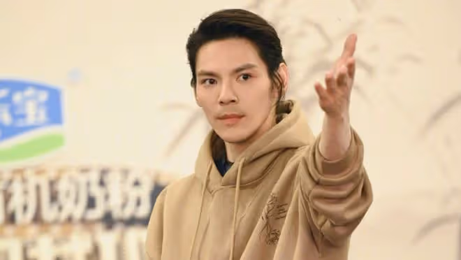 向佐短劇開「李失敗安保」,公開諷刺李勝利,娛樂圈再掀波瀾