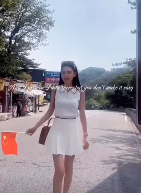 汪小菲攜妻游長城,馬筱梅手持國旗成亮點,汪小菲終於找到同頻人