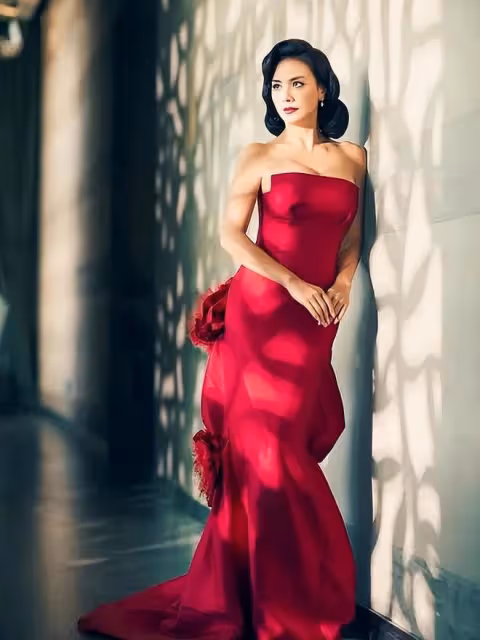 田麗不僅美的妖嬈也美得驚艷，同時她的穿搭，讓她的美也更耀眼!