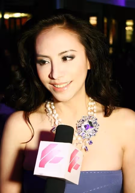 田麗不僅美的妖嬈也美得驚艷，同時她的穿搭，讓她的美也更耀眼!