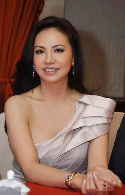 田麗不僅美的妖嬈也美得驚艷，同時她的穿搭，讓她的美也更耀眼!