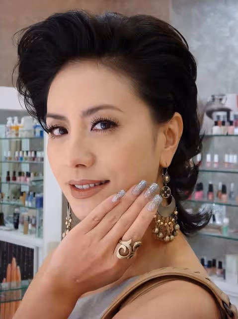 田麗不僅美的妖嬈也美得驚艷，同時她的穿搭，讓她的美也更耀眼!