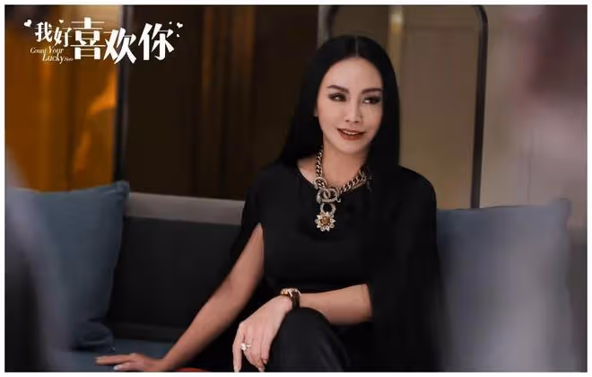 田麗不僅美的妖嬈也美得驚艷,同時她的穿搭,讓她的美也更耀眼!