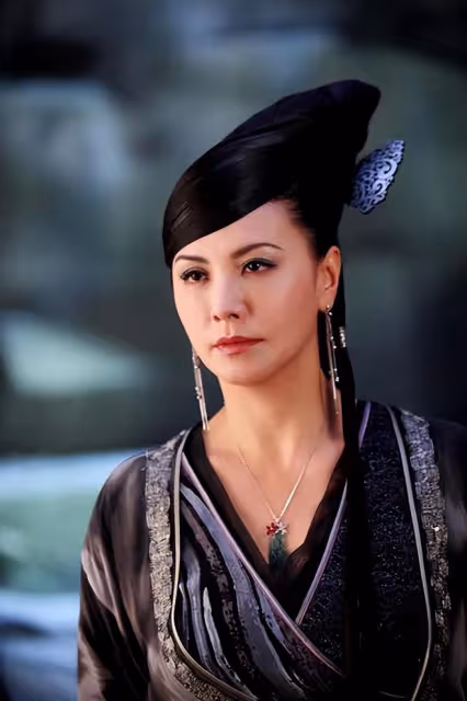田麗不僅美的妖嬈也美得驚艷,同時她的穿搭,讓她的美也更耀眼!