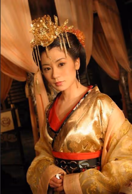 明明賈靜雯只有160CM，但為何她看上去就是好高的？