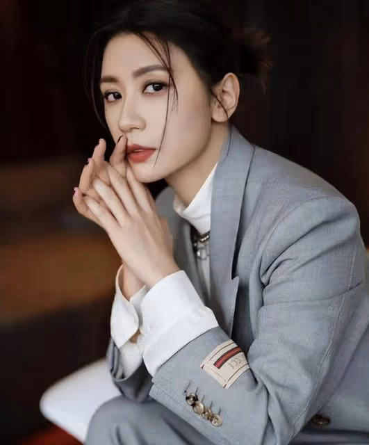 明明賈靜雯只有160CM，但為何她看上去就是好高的？