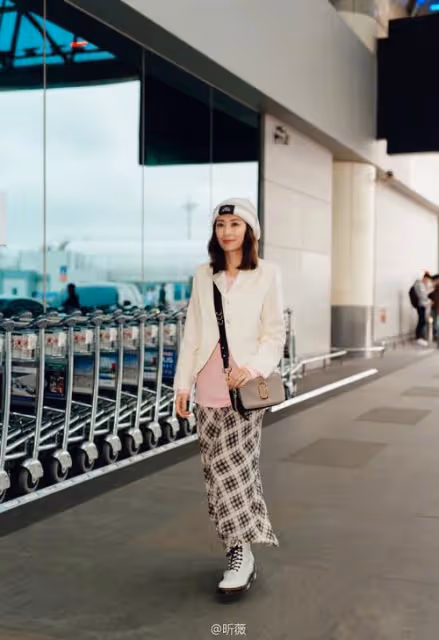 明明賈靜雯只有160CM,但為何她看上去就是好高的?
