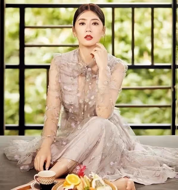 明明賈靜雯只有160CM,但為何她看上去就是好高的?
