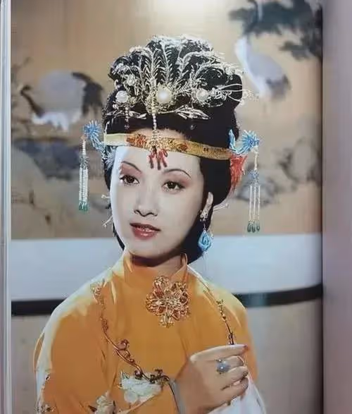 鄧婕不僅顏值好，氣質佳，演技更是頂呱呱，60歲的助理又火了！