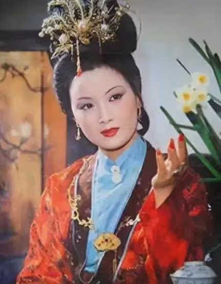 鄧婕不僅顏值好，氣質佳，演技更是頂呱呱，60歲的助理又火了！