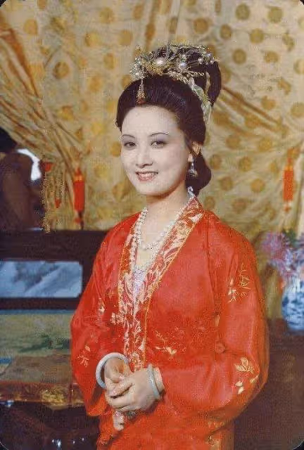 鄧婕不僅顏值好，氣質佳，演技更是頂呱呱，60歲的助理又火了！