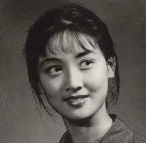 鄧婕不僅顏值好，氣質佳，演技更是頂呱呱，60歲的助理又火了！