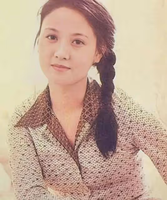 鄧婕不僅顏值好，氣質佳，演技更是頂呱呱，60歲的助理又火了！