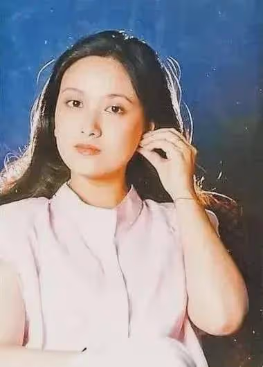 鄧婕不僅顏值好，氣質佳，演技更是頂呱呱，60歲的助理又火了！