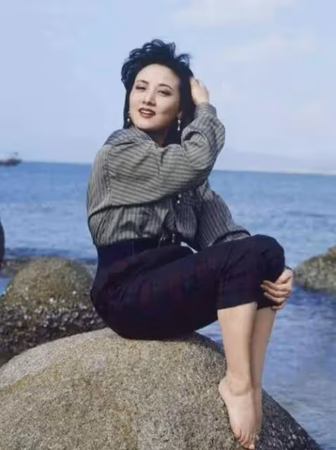鄧婕不僅顏值好，氣質佳，演技更是頂呱呱，60歲的助理又火了！