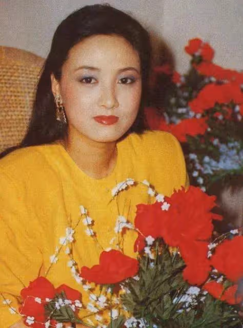 鄧婕不僅顏值好，氣質佳，演技更是頂呱呱，60歲的助理又火了！