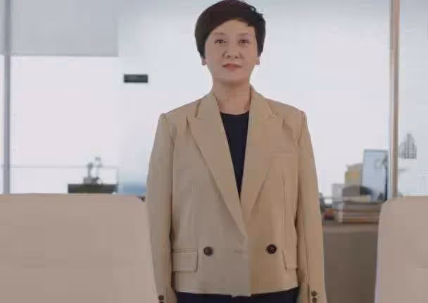 鄧婕不僅顏值好，氣質佳，演技更是頂呱呱，60歲的助理又火了！