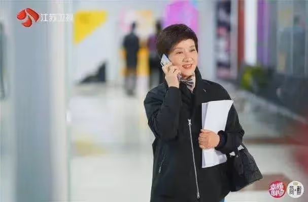 鄧婕不僅顏值好，氣質佳，演技更是頂呱呱，60歲的助理又火了！