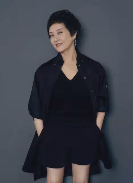 鄧婕不僅顏值好，氣質佳，演技更是頂呱呱，60歲的助理又火了！