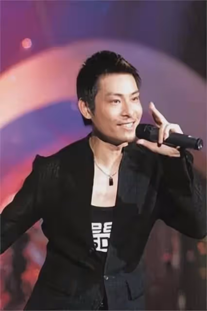 他當了8年劉德華替身，如今翻身成為影帝，還娶了劉德華前女友