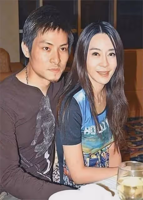 他當了8年劉德華替身，如今翻身成為影帝，還娶了劉德華前女友