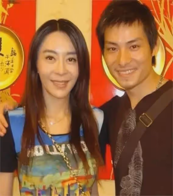 他當了8年劉德華替身，如今翻身成為影帝，還娶了劉德華前女友
