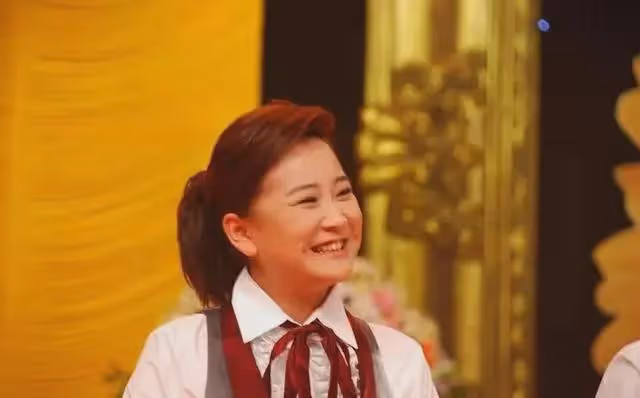 這一次，「消失」的賈玲，已經在另一條大路上越走越遠