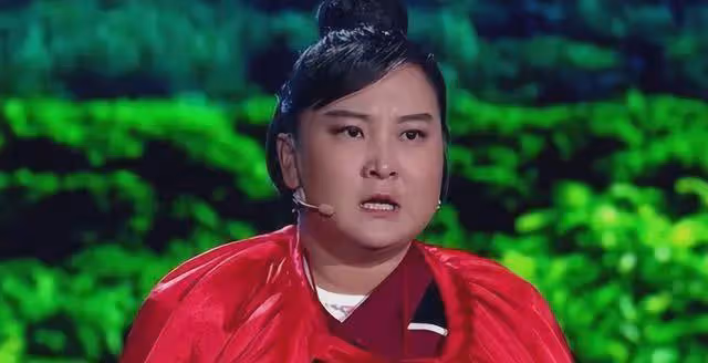 這一次，「消失」的賈玲，已經在另一條大路上越走越遠