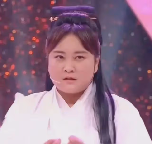 這一次，「消失」的賈玲，已經在另一條大路上越走越遠