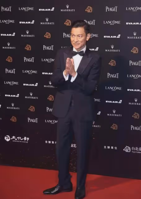 這一次，「消失」的賈玲，已經在另一條大路上越走越遠